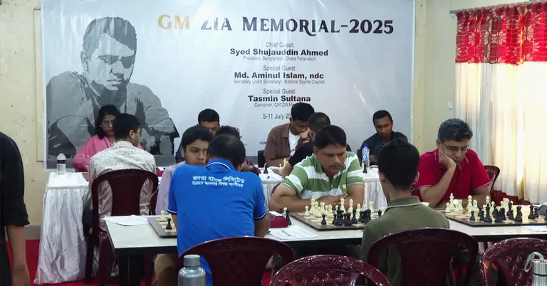 দাবা টুর্নামেন্টে অংশ নেয়া দাবাড়ুদের একাংশ